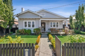 Bellarine cottage- Central Geelong, parking, 2 bedroom, 2 bathroom Geelong